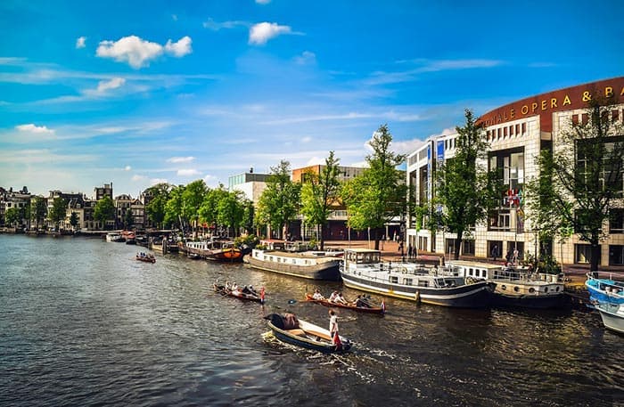 Prima di intraprendere un viaggio verso la capitale dell'Olanda, ecco una guida per capire il clima di Amsterdam
