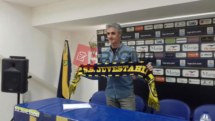 Presso lo stadio Romeo Menti di Castellammare di Stabia è stato presentato il nuovo allenatore, Mr. Guido Carboni