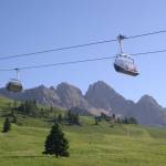 Le Dolomiti sono tra le montagne più belle e vivibili del mondo. La Ski Area San Pellegrino offre opportunità di vacanze nella natura e sport