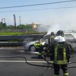 Un'autovettura in fiamme è il motivo del traffico che in questi momenti blocca il raccordo autostradale per Castellammare e costiera. Le foto