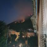 Incendio a Gragnano. Il fuoco scende pericolosamente verso la città della pasta dalla Statale per Agerola. Ecco la situazione