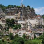 Cultura, misticismo, gastronomia, paesaggi naturali mozzafiato: ecco il borgo di Rocamadour situato nella Valle della Dorgogna (Francia)