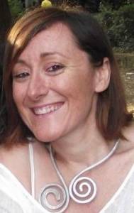 Dana Neri, autrice del bestseller “Mangiafuoco” e membro della prestigiosa Society of Authors di Londra.