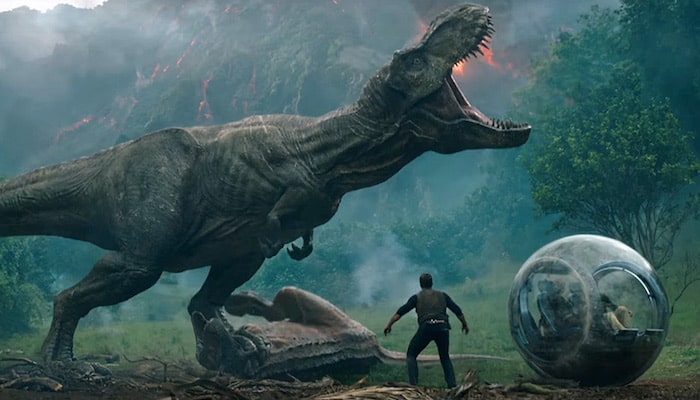 Sono state pubblicate da Universal Pictures tre nuove clip e due featurette relative a Jurassic World: Il regno distrutto, film che uscirà nelle sale italiane il 7 giugno.