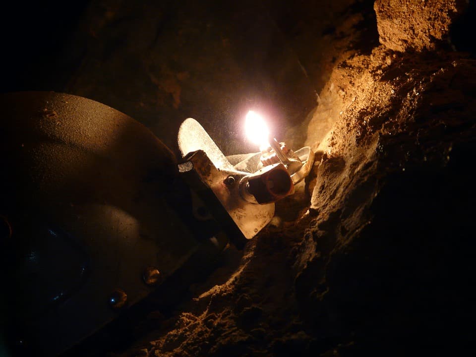 Lo speleologo Stefano Guarniero, intrappolato da sabato nella grotta di Canin è stato tirato in salvo. I soccorritori hanno ultimato da pochi istanti la risalita con la barella.