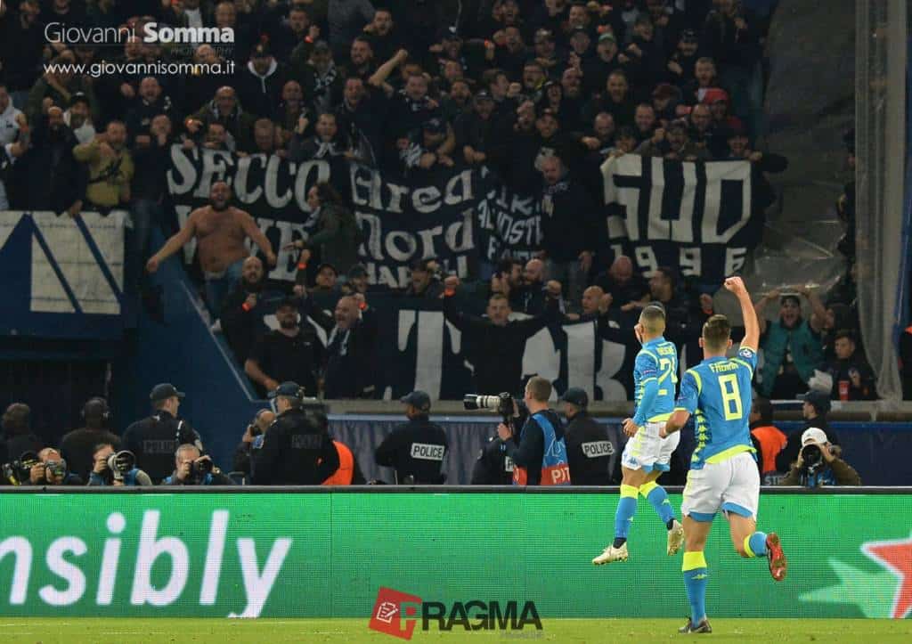 PSG-Napoli è stata una partita bellissima e nei tifosi partenopei c'è il rammarico di un'impresa sfiorata. Ecco le foto
