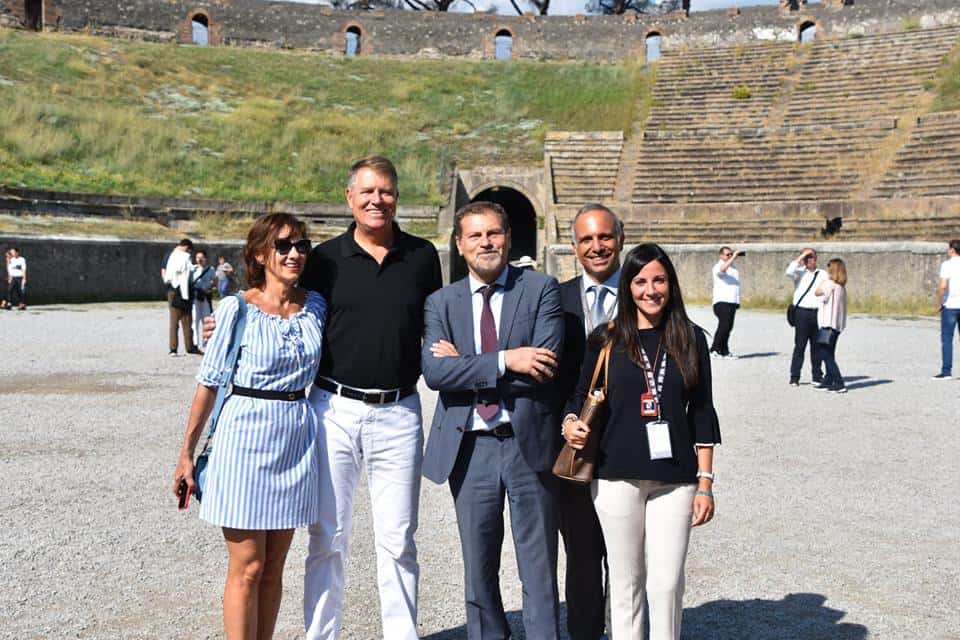 Klaus Iohannis e sua moglie Carmen hanno visitato gli Scavi, scortati da speciali squadre antiterrorismo. Lo stupore del Presidente rumeno.
