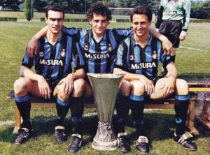1990 1991 Bergomi Mandorlini e Ferri con la Coppa UEFA