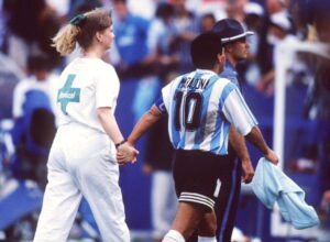 al termine di Argentina-Nigeria Maradona il 25 Giugno 1994 viene accompagnato fuori dal campo da un'infermiera, il test dirà poi che era positivo alla cocaina