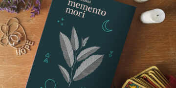 Memento Mori è il primo romanzo della grafica e illustratrice italiana Stella Azzini che però da alcuni anni vive a Londra