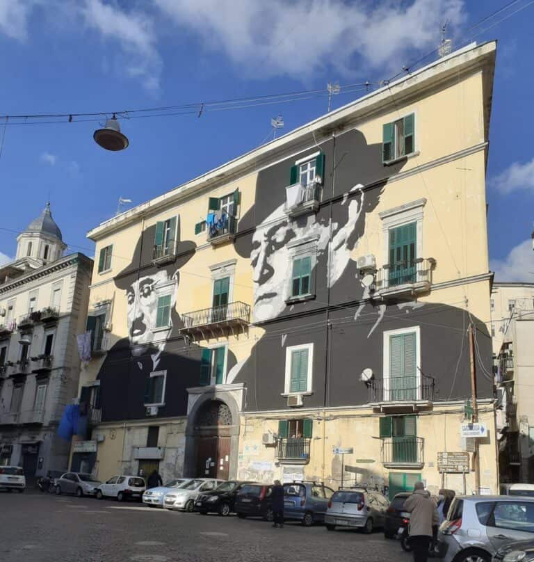 Un murale dedicato a Totò e Peppino De Filippo