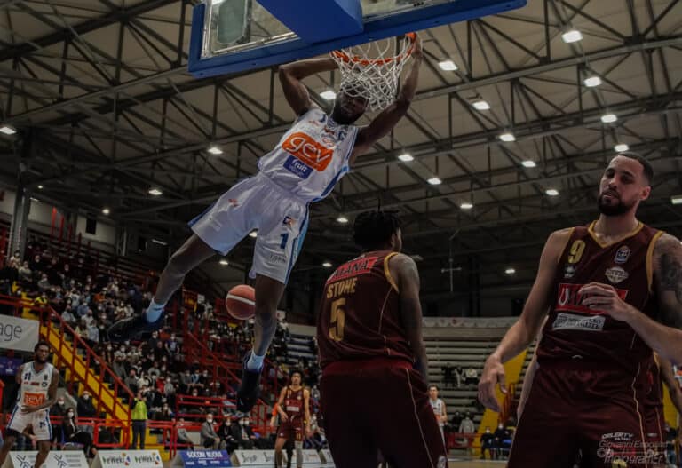 La Gevi Napoli Basket lascia i due punti casalinghi alla Umana Reyer Venezia 76 – 81