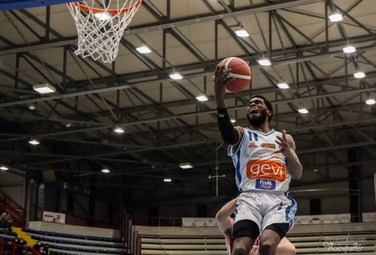 Il Napoli Basket  interrompe il clclo negativo e vince contro Trieste per 89-82