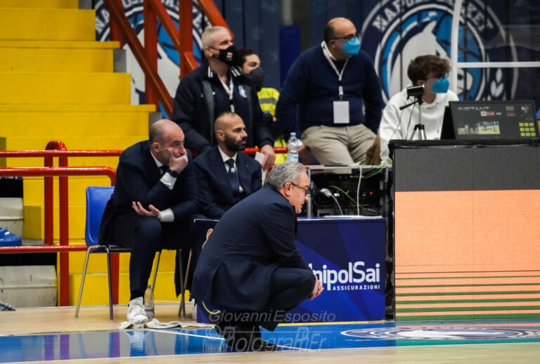 Ulteriore sconfitta per la GEVI Napoli Basket , esonerato coach Sacripanti