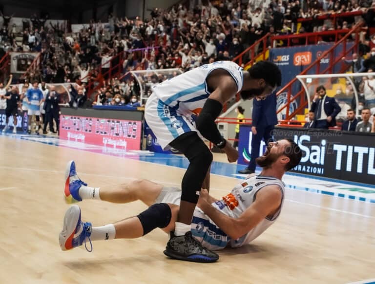 Esordio casalingo per il coach Buscaglia, la Gevi Napoli Basket batte la Happy Casa Brindisi, 79-69