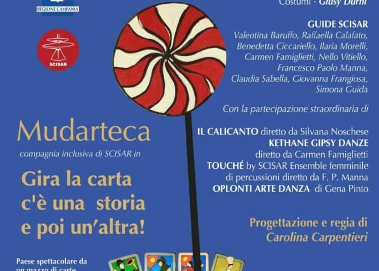 La compagnia Mudarteca il 5 aprile al teatro Supercinema di Castellammare di Stabia inscena “Gira la carta, c’è una storia e poi un’altra”.