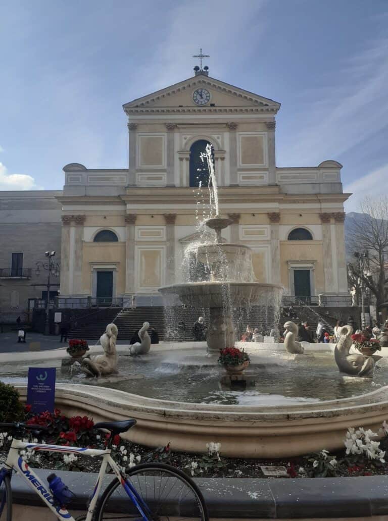 Cava de’ Tirreni, Pio IX e la fontana dei delfini