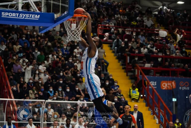 IL NAPOLI BASKET ANCORA UNA VOLTA SCONFITTO DALLA SUA IMPRECISIONE AI LIBERI.