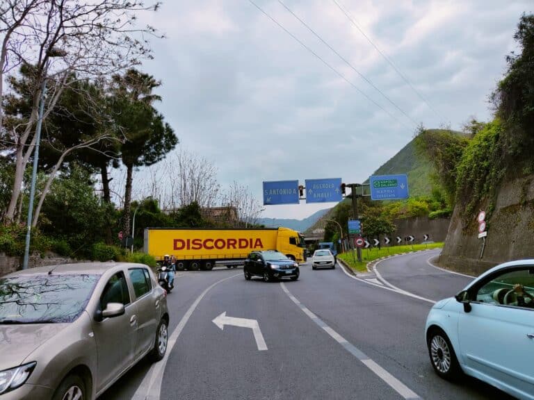 Statale 145, uscita Gragnano traffico in tilt (foto)