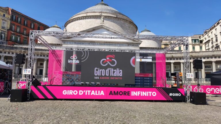 Giro d’Italia, 8^ tappa Napoli-Napoli, 153 km con il Vesuvio e il mare sullo sfondo