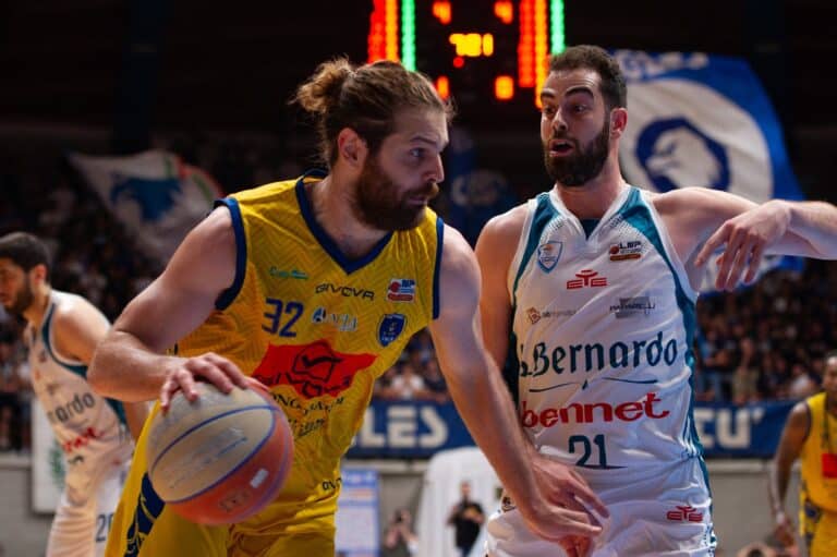 Basket: l’Acqua S. Bernardo Cantù vince gara tre contro Givova Scafati