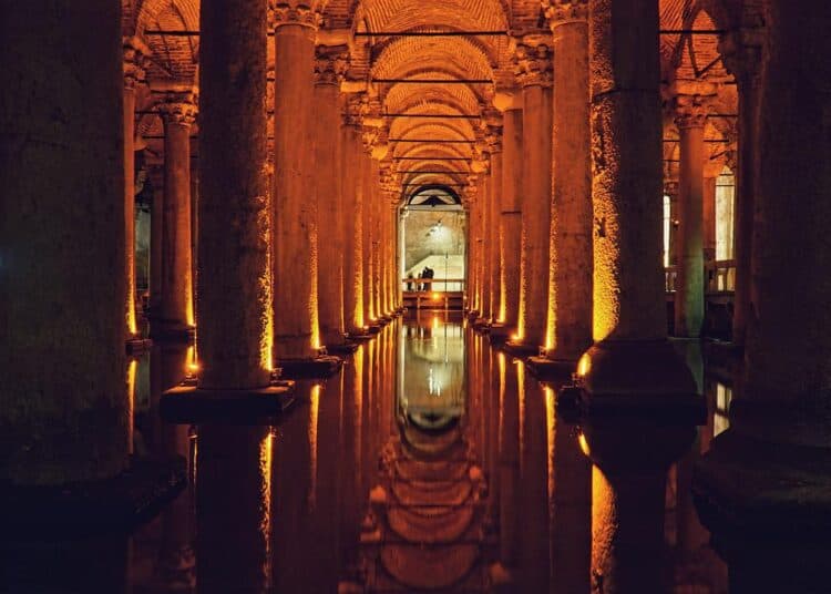 Cisterna Bizantina a Istanbul: la magia dell'acqua (video)