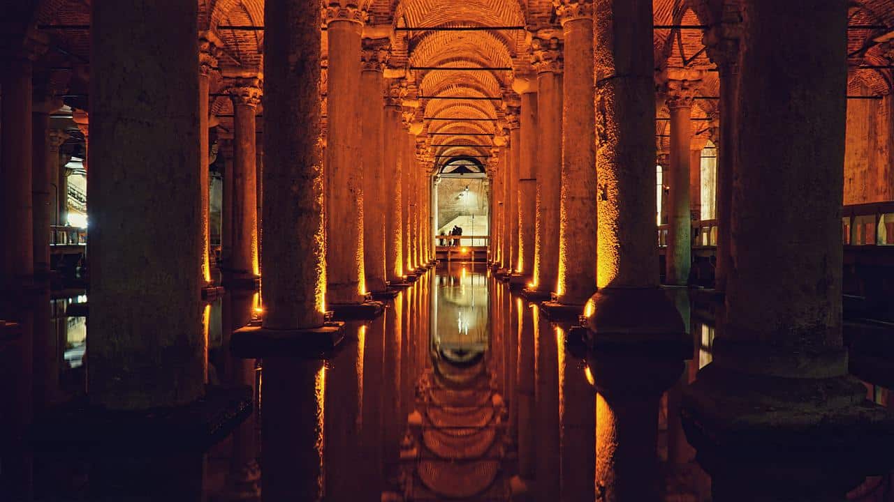 Cisterna Bizantina a Istanbul: la magia dell'acqua (video)