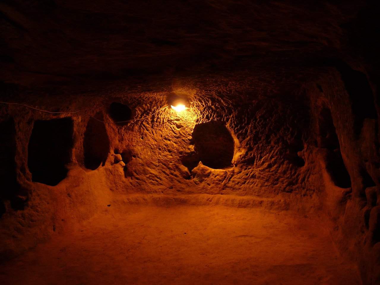 Derinkuyu (Cappadocia) è una città sotterranea di 5000 anni, usata come rifugio dagli abitanti durante le invasioni nemiche (video)