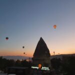 A Goreme in Cappadocia (Turchia), le mongolfiere assumono una dimensione fiabesca, perché il paesaggio è unico. (video e foto)