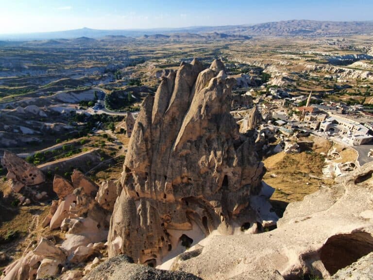 Cappadocia, il Castello di Uchisar scolpito da vento e fantasia (video)