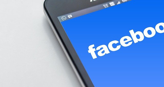 Algoritmo Facebook impazzito: mostra post di sconosciuti sulla bacheca