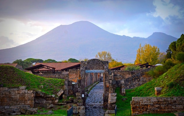 Origini antiche quasi quanto quelle di Roma. La città di Pompei ha un fascino tutto suo.
