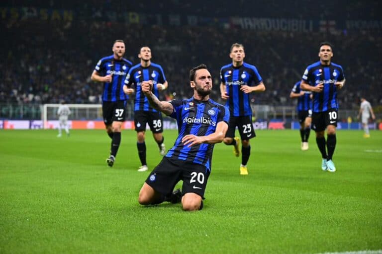 Calhanoglu sconfigge il Barcellona: impresa dell’Inter