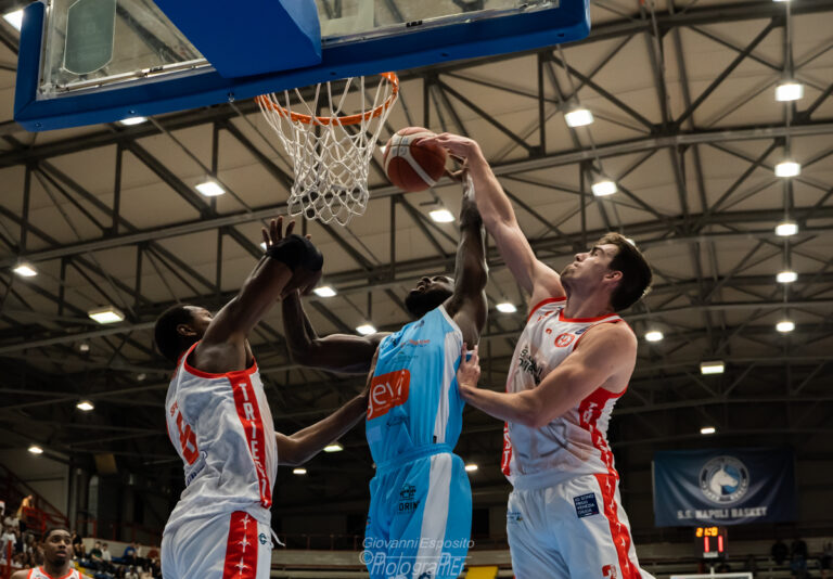 La Gevi Napoli Basket in over time, lascia due punti casalinghi alla Pallacanestro Trieste 92-95