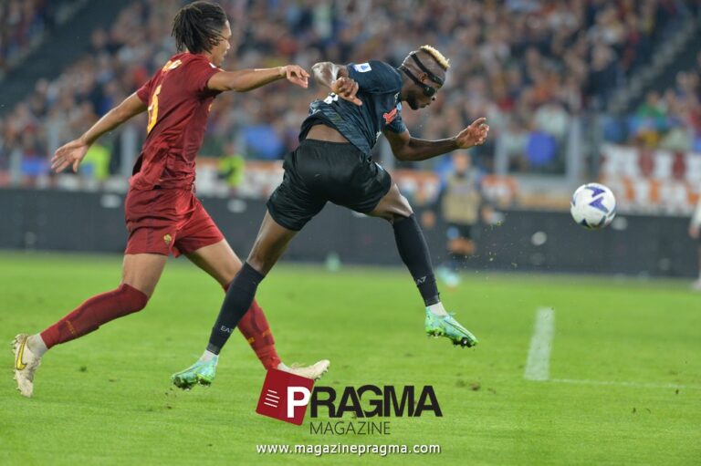 E' un gran gol di Osimhen a risolverla. Il Napoli ha meritato per tutti i 90 minuti contro una Roma chiusa in difesa per 90'. Le foto.