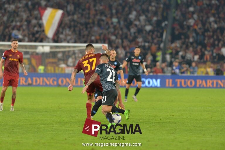Napoli su Spinazzola della Roma