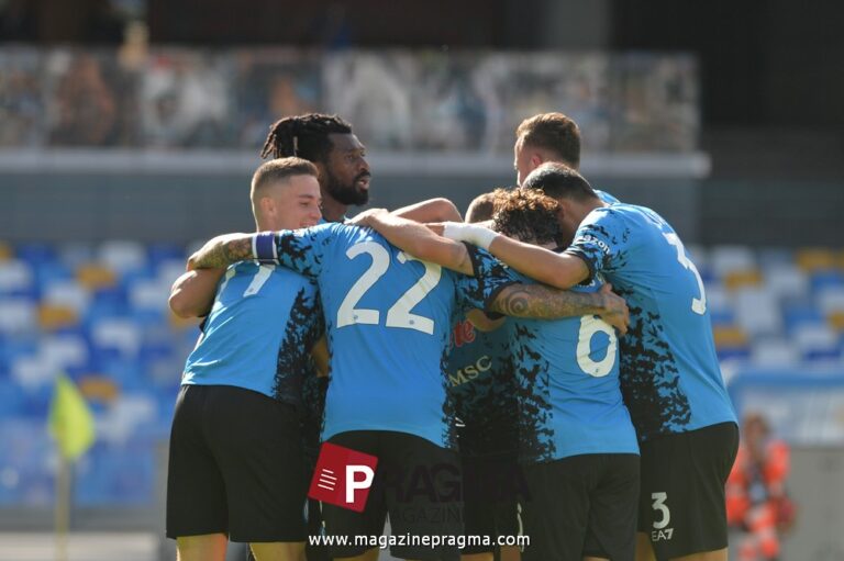 Il Napoli domina in serie A e si prepara agli ottavi di Champions League