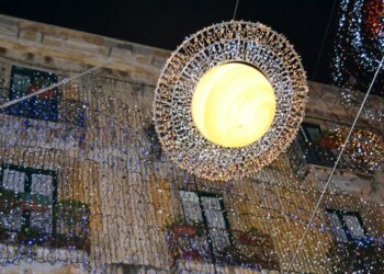 Anche quest’anno Salerno verrà illuminata dalle sue famose luminarie natalizie. Sarà possibile ammirarle da inizio dicembre.