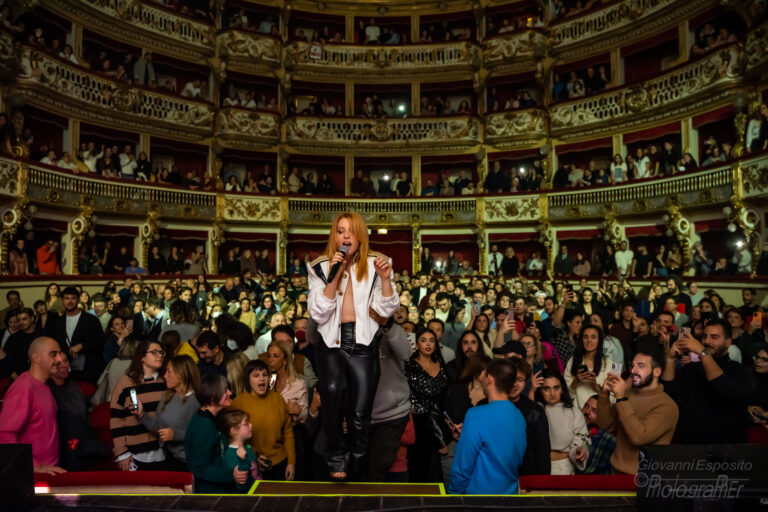 Noemi al teatro Bellini di Napoli con il “ Live Tour 2022 “