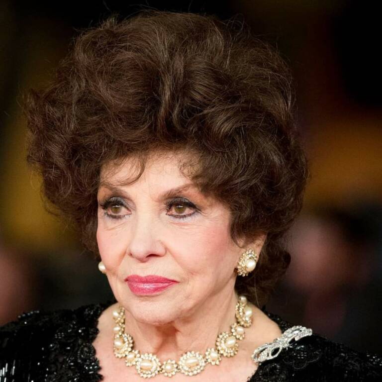 Addio a Gina Lollobrigida, indimenticabile Bersagliera