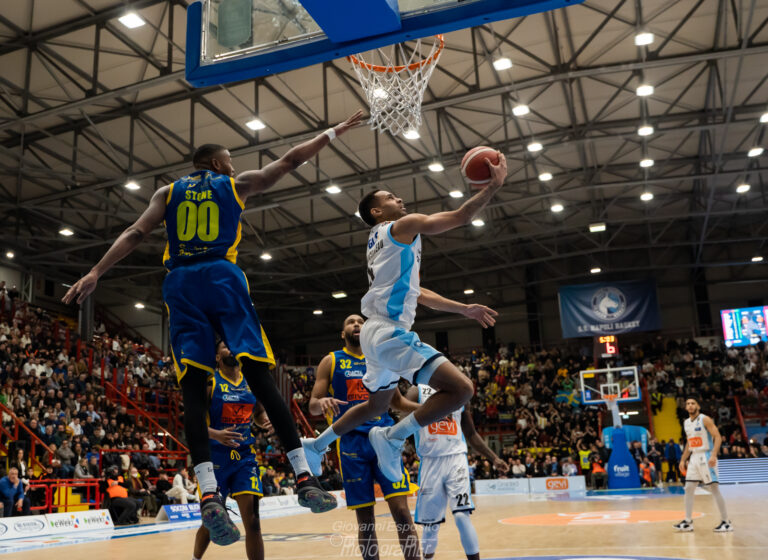 La Gevi Napoli Basket ci mette tenacia e cuore e fa suo il derby con Scafati  (71-69)