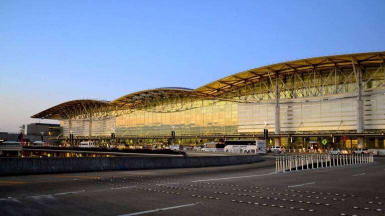 Cosa vedere vicino agli aeroporti del mondo se il volo viene cancellato e dobbiamo aspettare