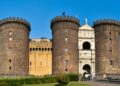 Anche conosciuto come Castel Nuovo, il Maschio Angioino è uno dei simboli della città di Napoli.