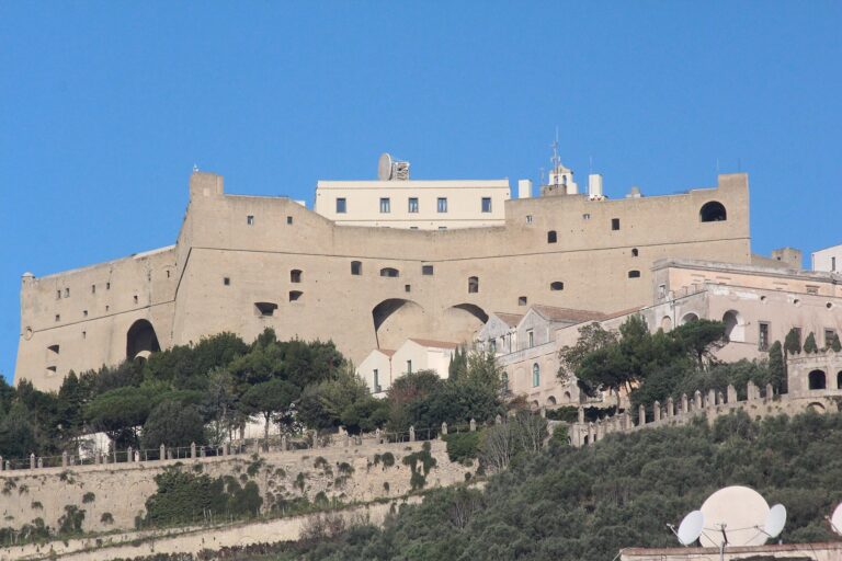 Il castello che domina Napoli dall’alto, conoscilo in questo articolo