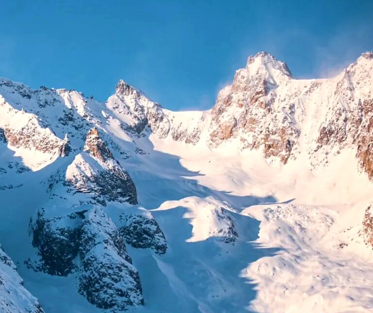 Valanga a Courmayeur. Si teme ci possano essere sciatori coinvolti