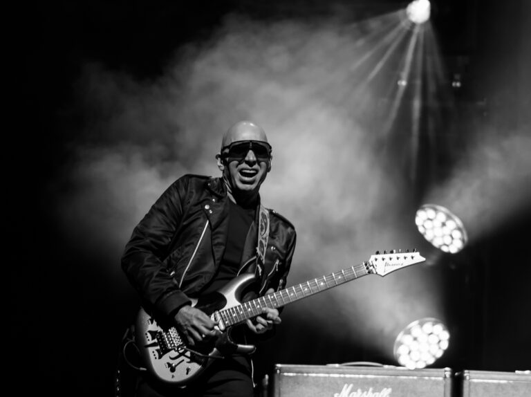 Joe Satriani live al Teatro Augusteo per il suo Earth Tour 2022-2023