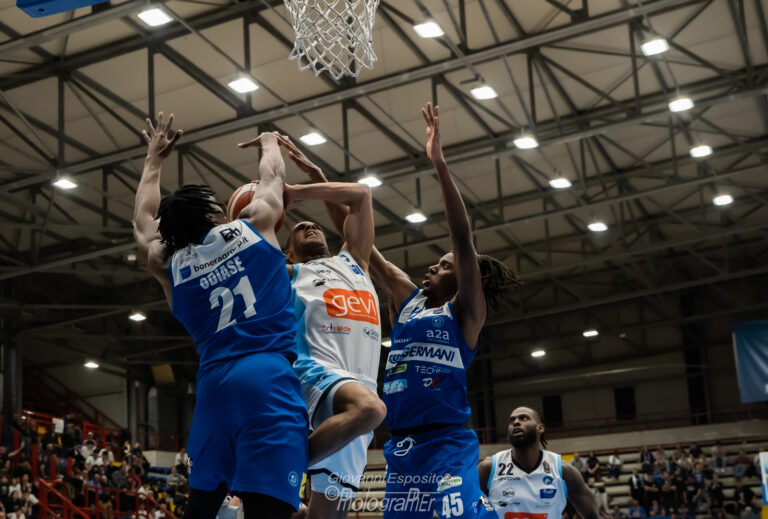 La Gevi Napoli Basket perde contro Germani Brescia e manca l’aggancio in classifica