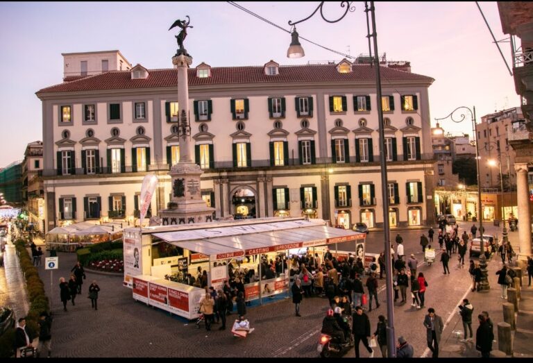 Torna il Cinebus: tappe nelle piazze di Napoli e Roma