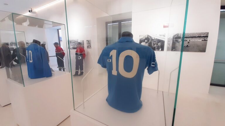 Pompei, ultimi giorni per visitare la mostra “Maradona il genio ribelle”