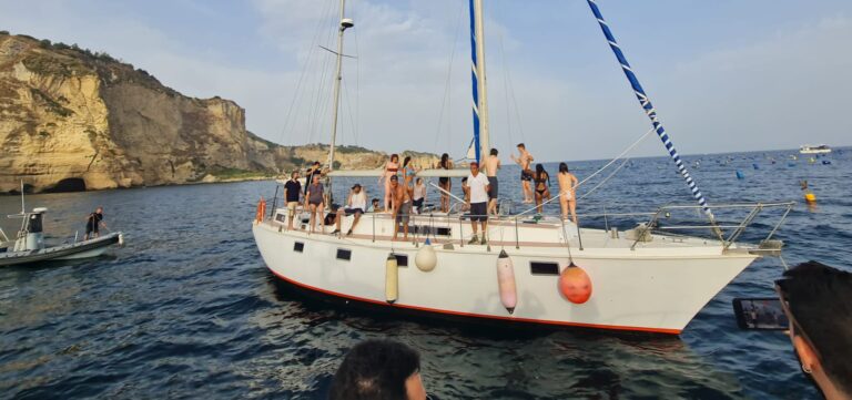 Sul bialbero di “Mare Fuori” la crociera didattica dei ragazzi dell’area penale di Napoli e Salerno